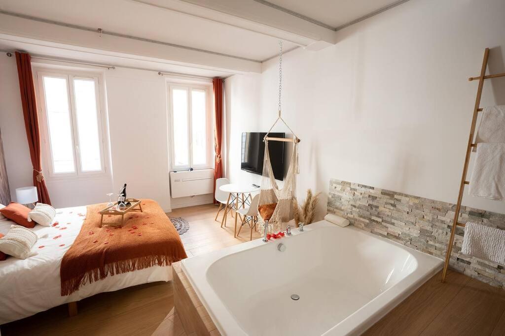 Ode A L'Amour : Studio Intimiste Toulon Bagian luar foto